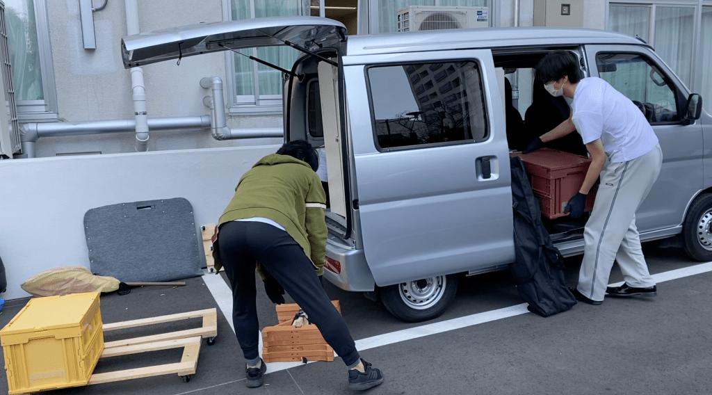 魔法園児マモルワタル搬入軽トラ